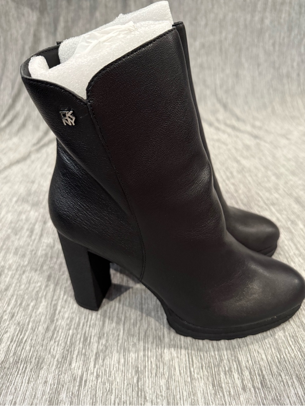 DKNY Tessi Black Leather High Block-Heel Ankle Boots size 10